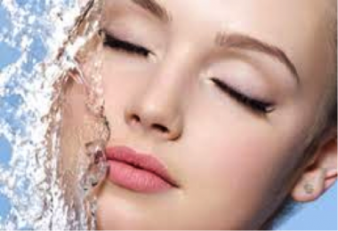 Tắm vòi sen nước nóng có thể làm lão hóa sớm da bạn